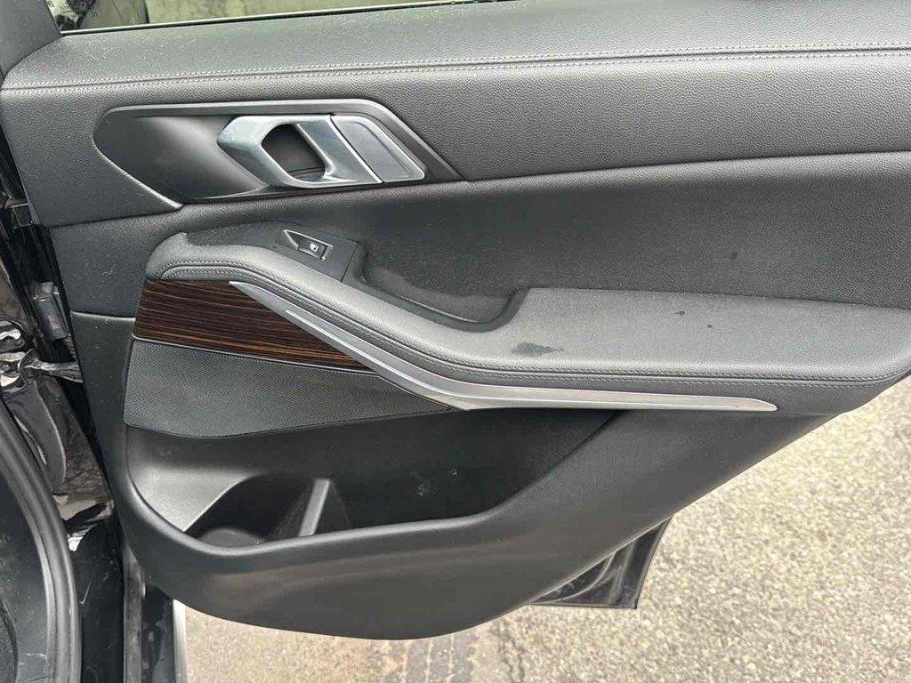 Used 2019 Black Sapphire Metallic BMW xDrive40i image 19