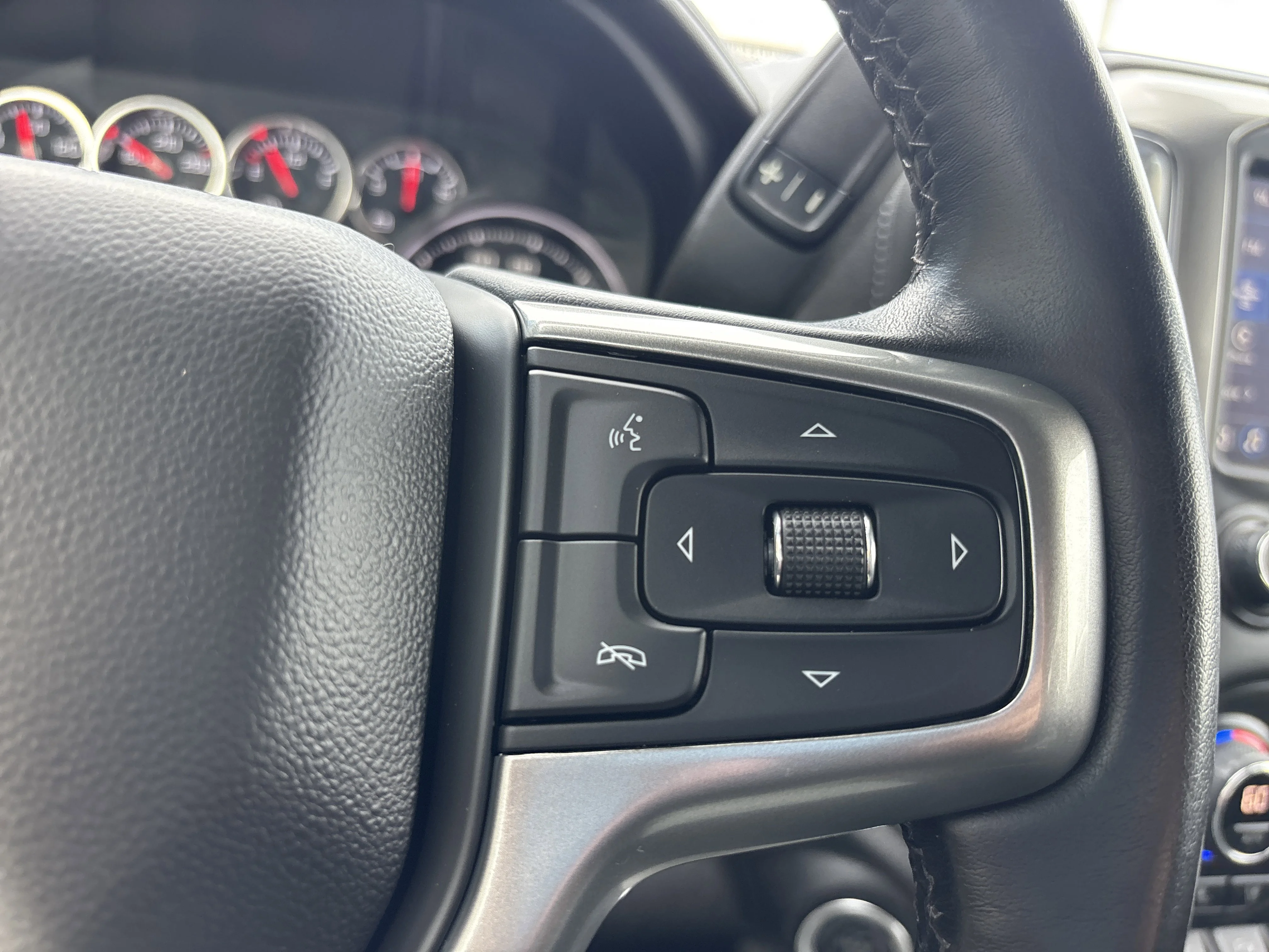 Used 2022 Summit White Chevrolet LTZ 4WD image 34
