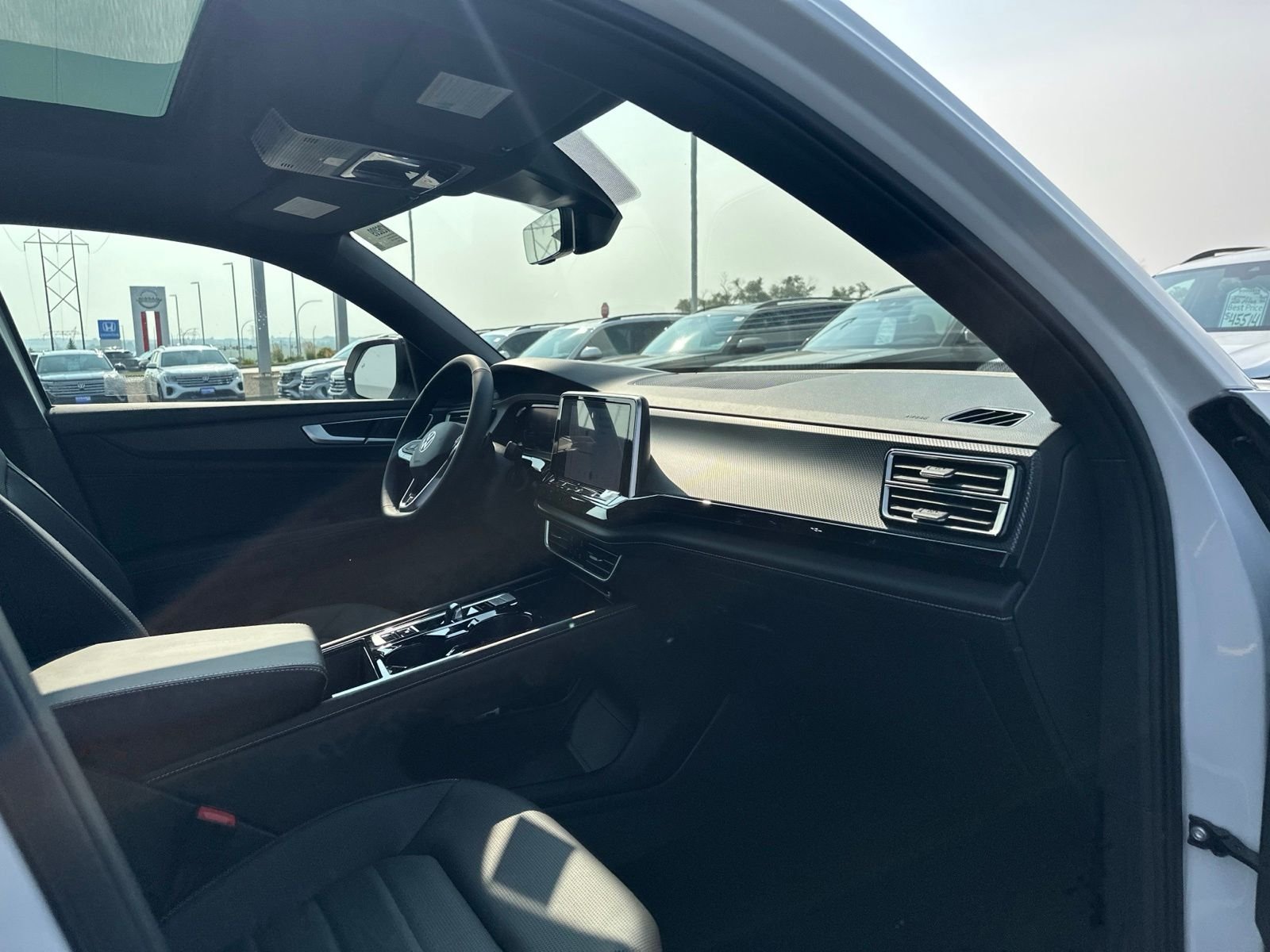 New 2026 White/off-white Volkswagen 2.0T SEL R-Line Black image 38