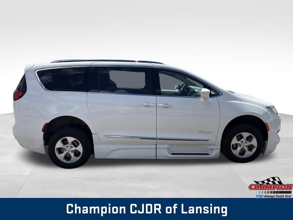 Used 2017 White Chrysler Touring L Plus image 8