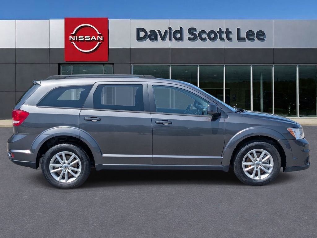 Used 2019 Gray Dodge SE image 5