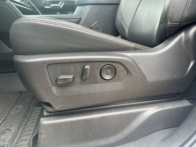 Used 2024 White GMC AT4 image 38