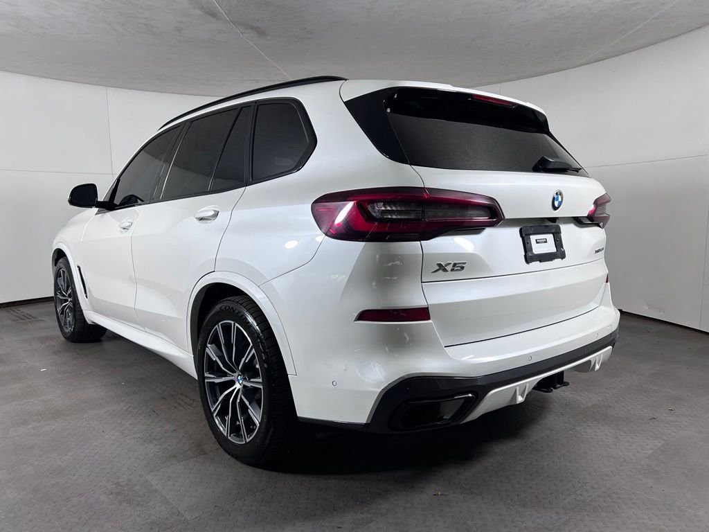Used 2021 White BMW xDrive40i image 3