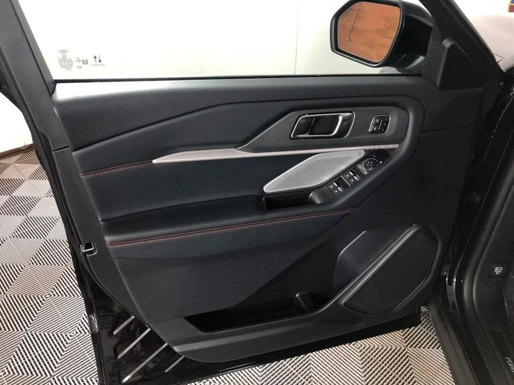 New 2026 Agate Black Metallic Ford ST image 9