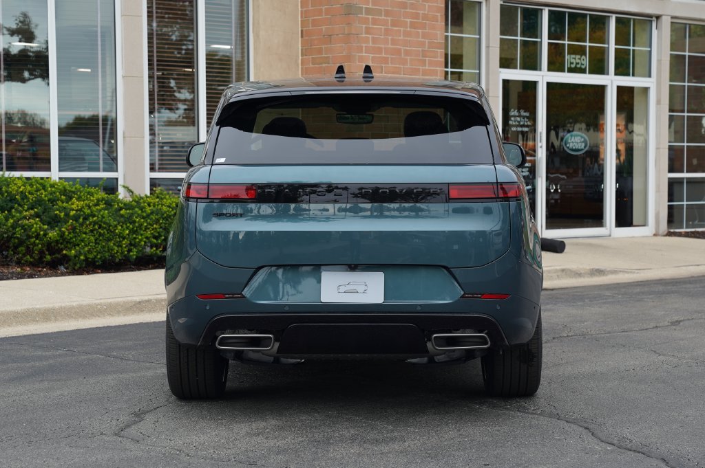 New 2027 Giola Green Land Rover Dynamic SE image 5