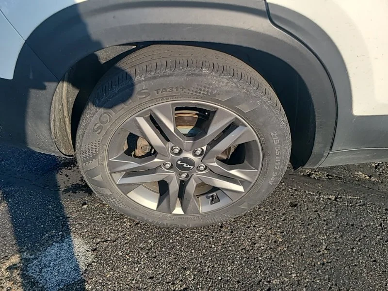 Used 2022 White Kia LX image 8
