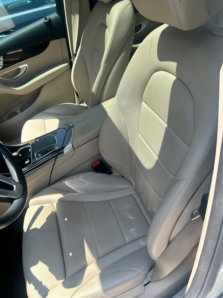 Used 2022 White Mercedes-Benz GLC 300 image 4