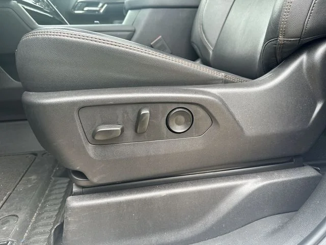 Used 2024 White GMC AT4 image 38