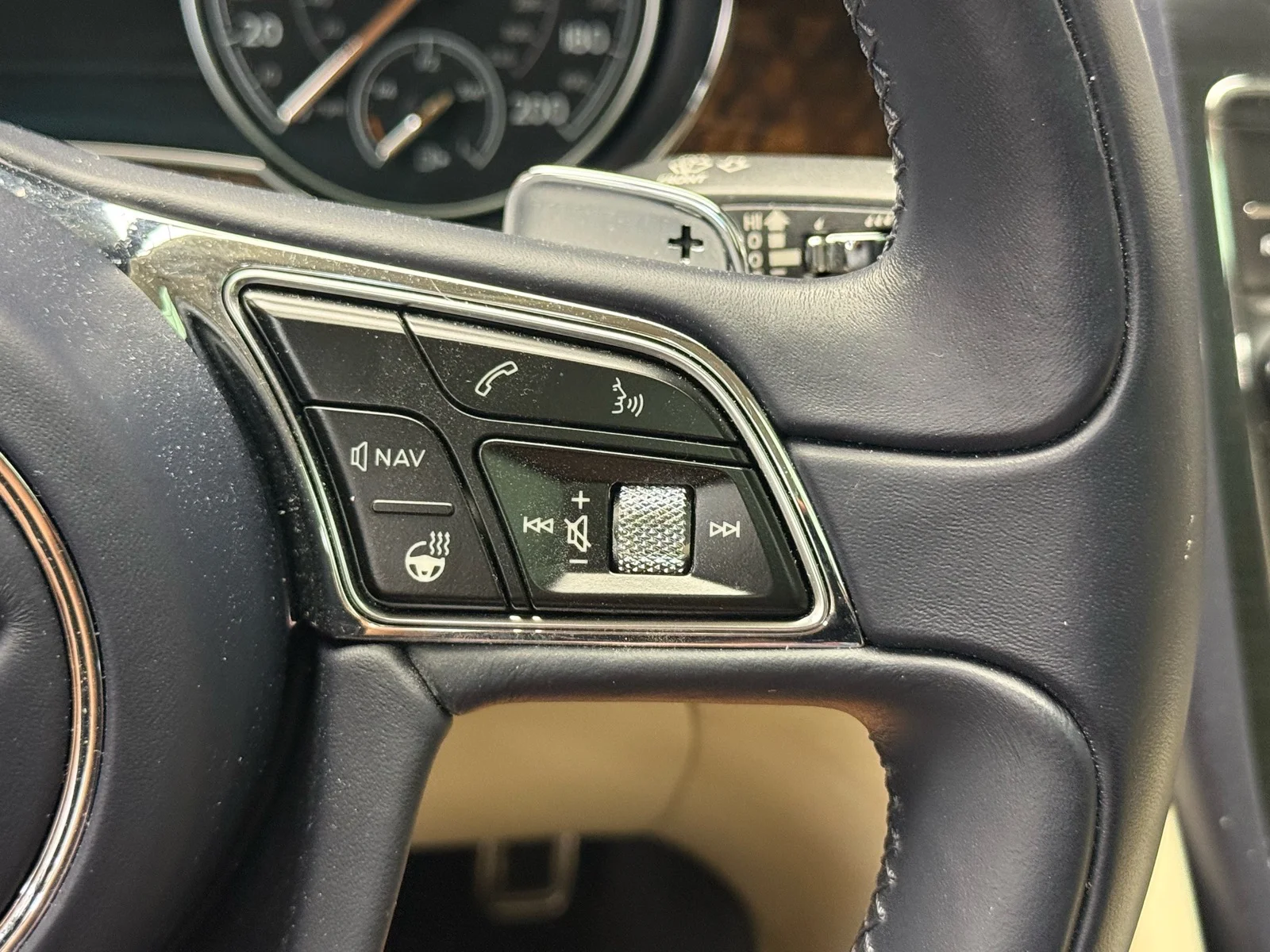 Used 2019 Dk. Blue Bentley V8 image 14