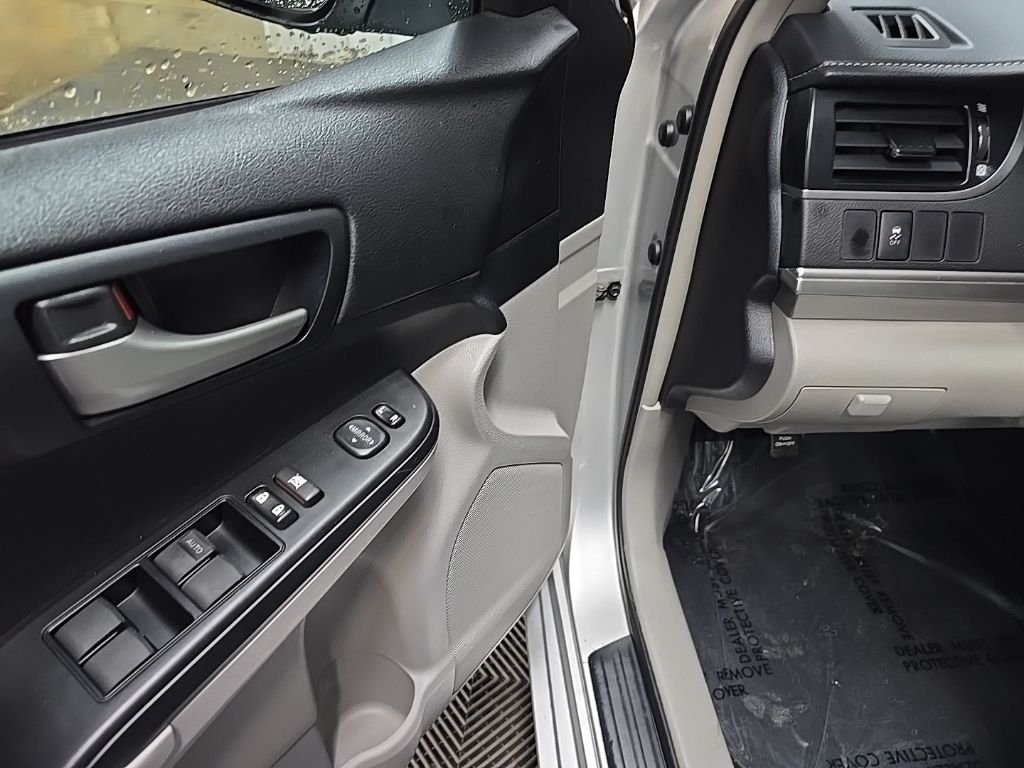 Used 2014 Silver Toyota LE image 30