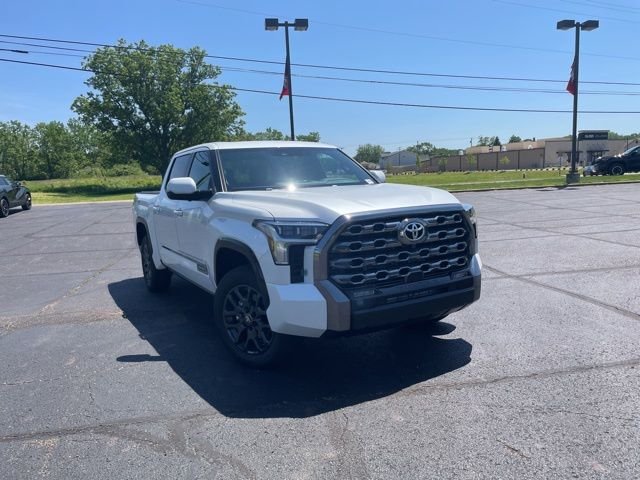 New 2026 Wind Chill Pearl <sup>1</sup> Toyota  Platinum image 3