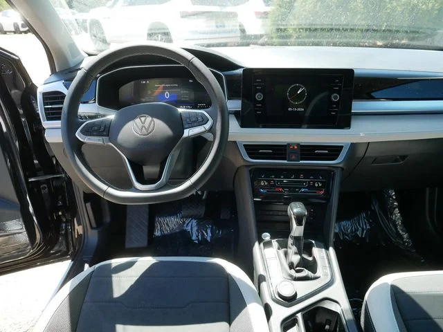 New 2026 Black Volkswagen 1.5T SE image 9