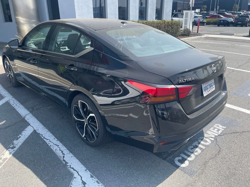 Used 2025 Black Nissan 2.5 SR image 4