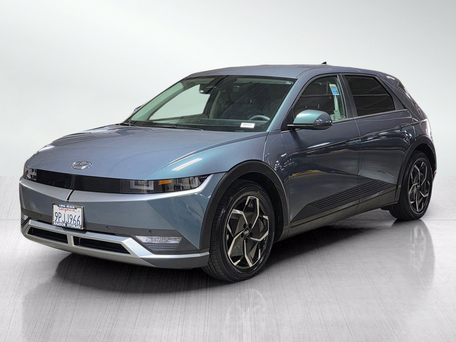 Used 2024 Digital Teal Hyundai SEL image 3
