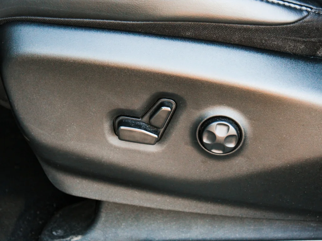 Used 2023 Silver Mist Clearcoat Chrysler Touring L image 10