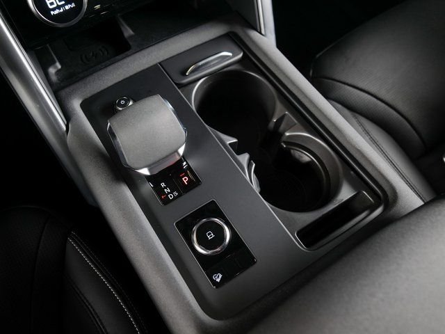 Certified Used 2025 Fuji White Land Rover Dynamic SE image 13