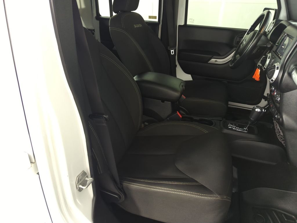 Used 2018 White Jeep Unlimited Sahara image 33