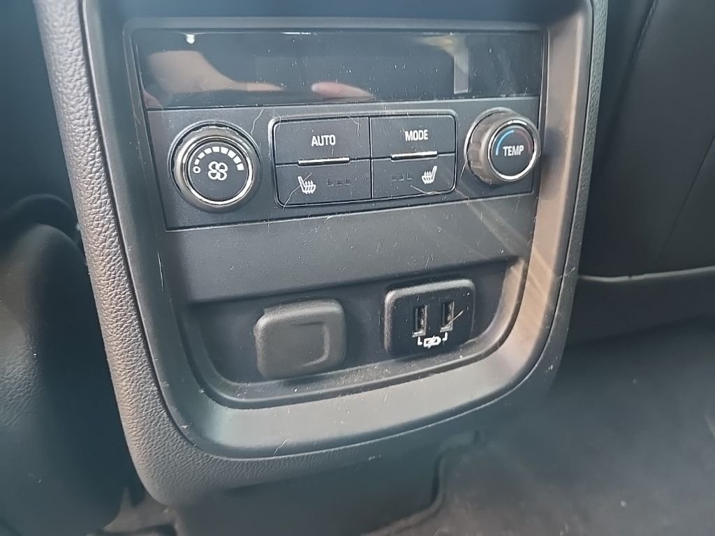 Used 2017 White Buick Essence image 22