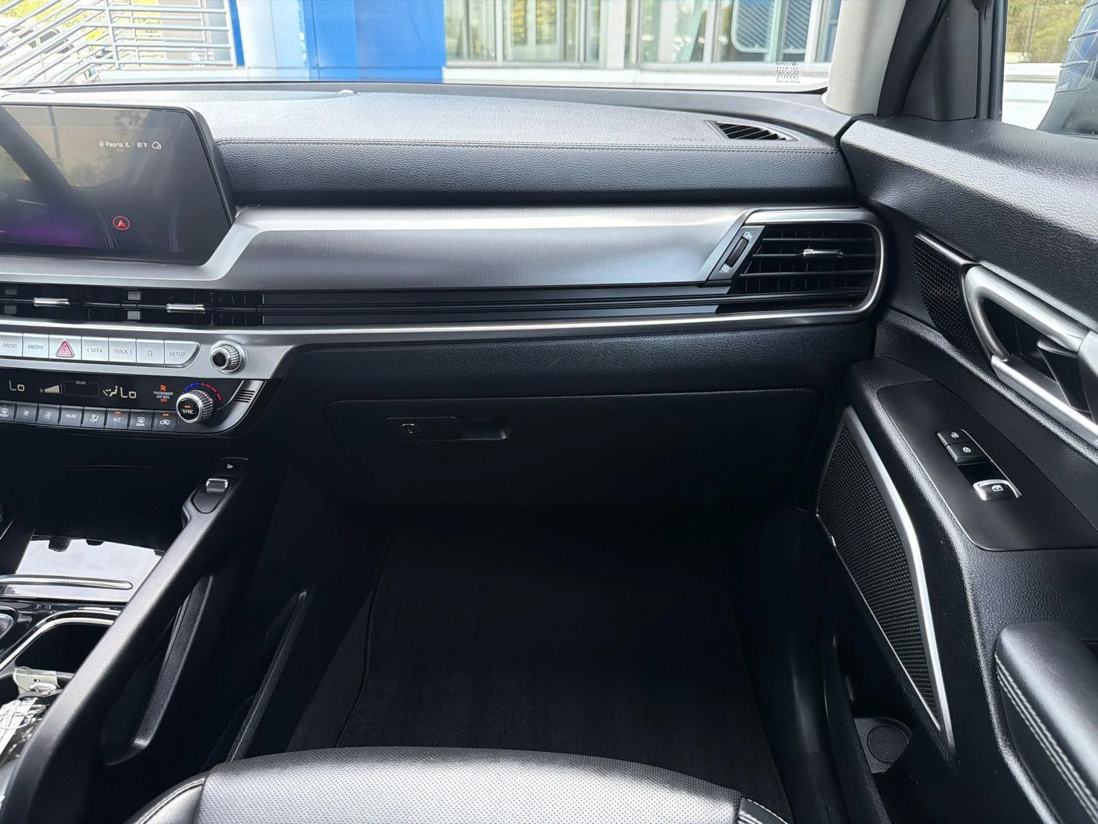 Used 2024 Everlasting Silver Kia S image 33