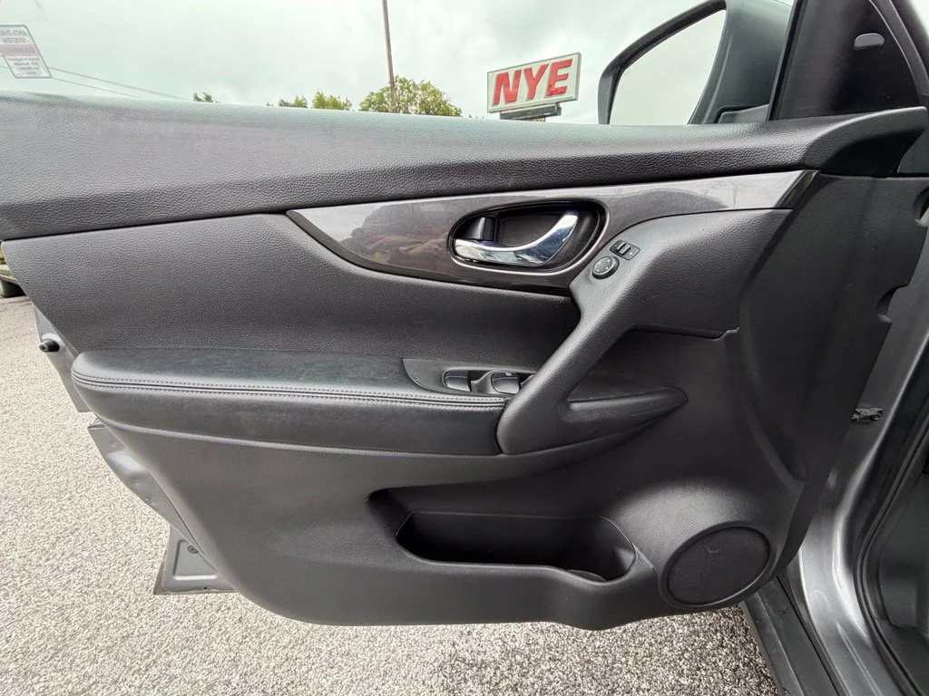 Used 2020 Gray Nissan SV image 14