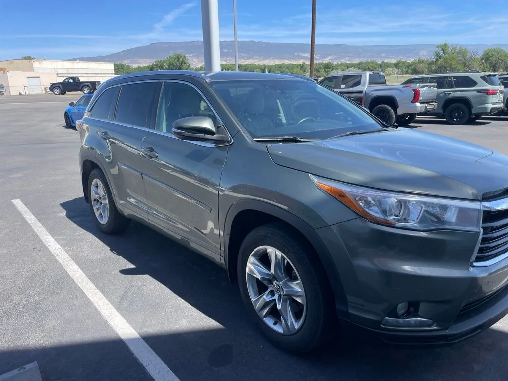 Used 2016 Jade Metallic Toyota Limited image 1