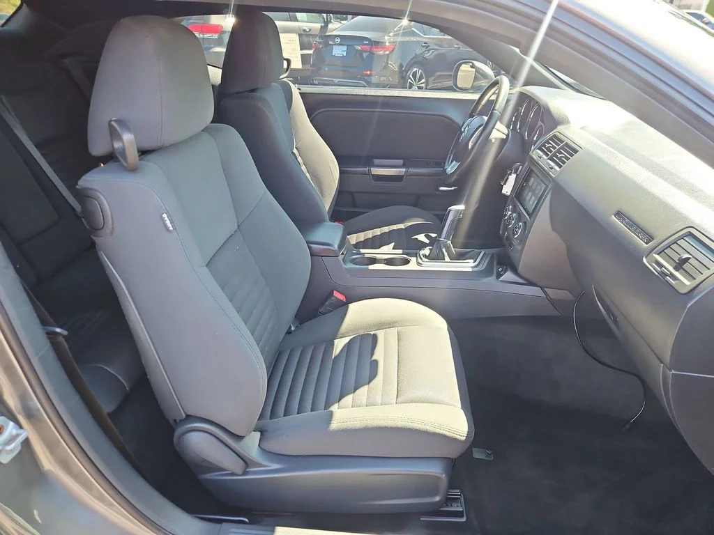 Used 2011 Mineral Gray Metallic Clearcoat Dodge R/T image 27