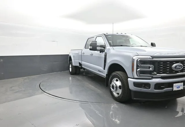 New 2026 Glacier Gray Metallic Tri-Coat Ford F-350® Platinum® image 2