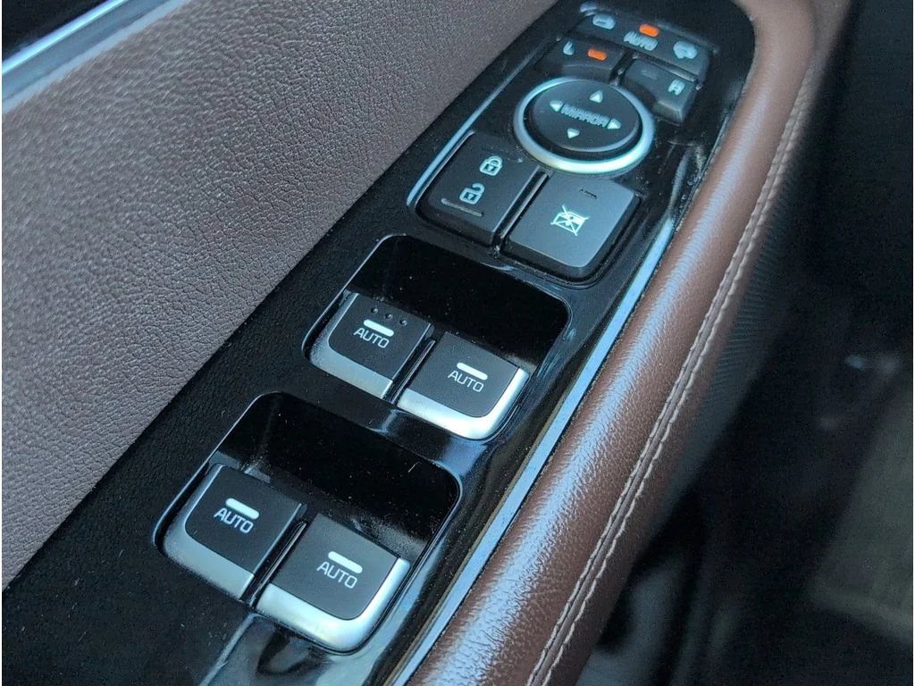Used 2020 SILVER Kia 4d SUV FWD SX image 12
