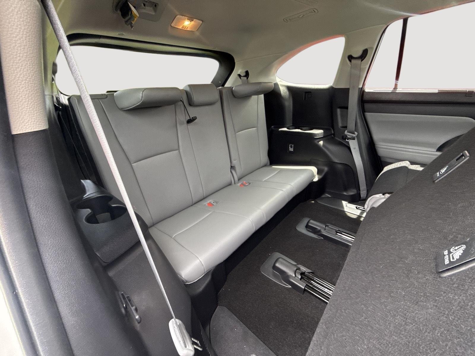 Used 2023 Wind Chill Pearl Toyota XLE image 31