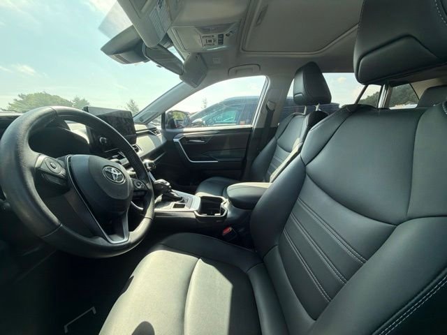 Used 2025 Black Toyota XLE Premium image 5