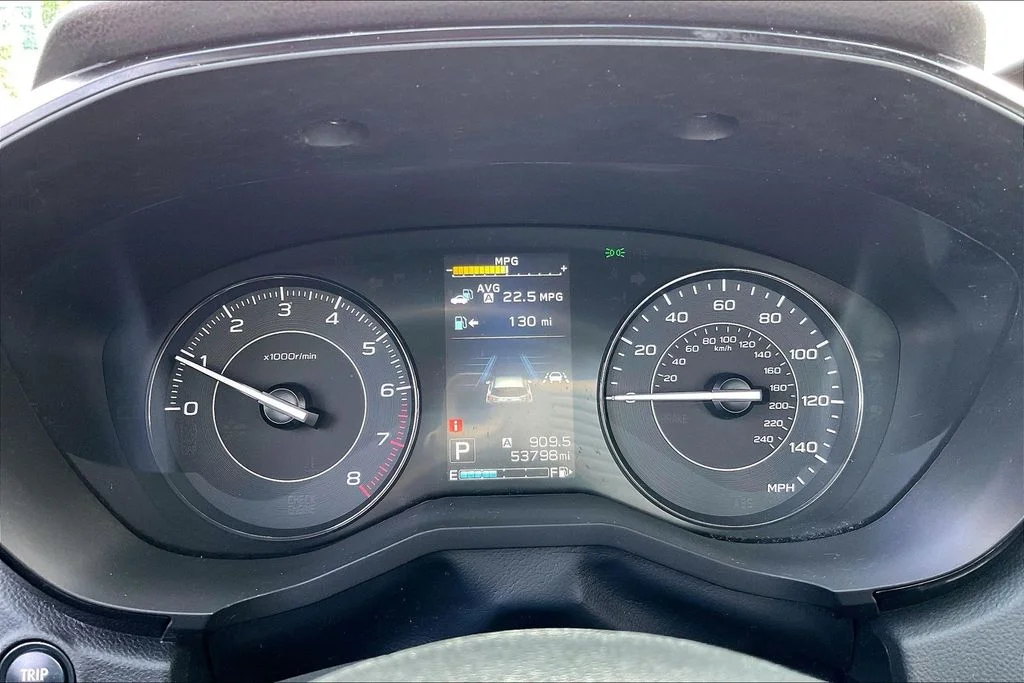 Used 2022 White Subaru Base image 22