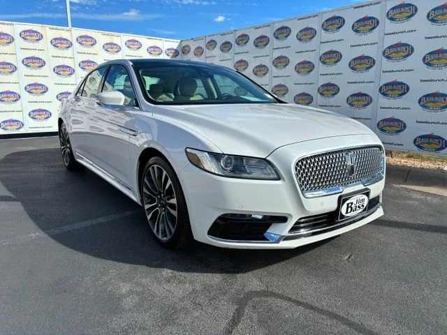 Used 2019 White Platinum Clearcoat Metallic Lincoln Select image 2