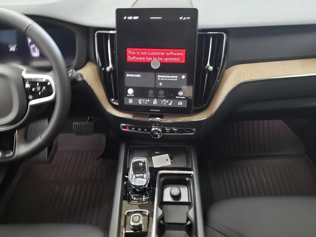 2026 Volvo XC60 Plus - Photo 18