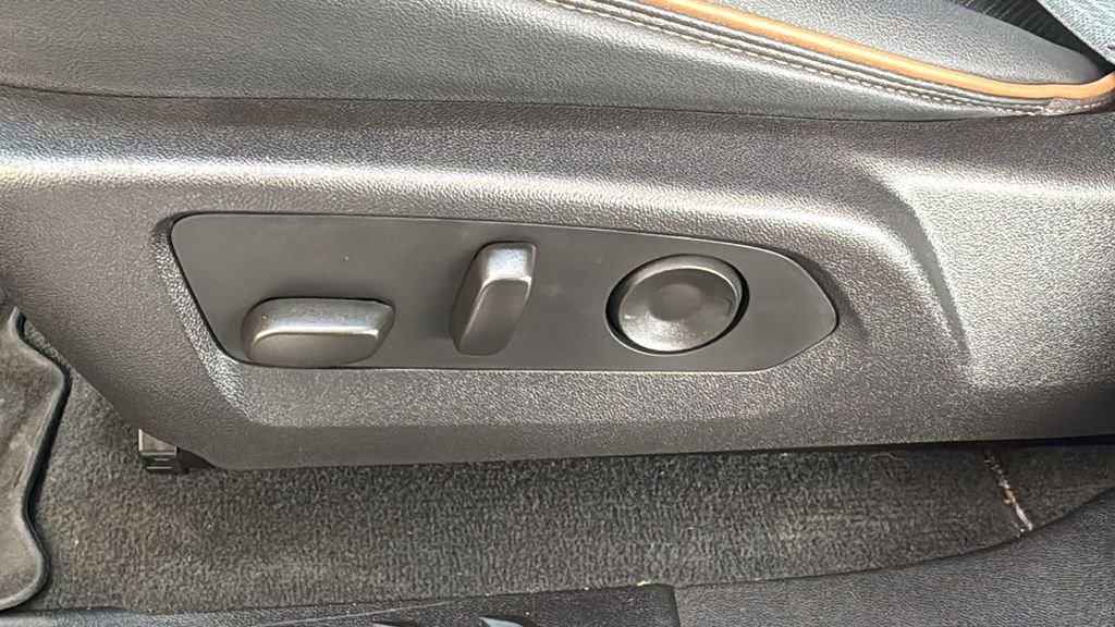 Used 2025 Silver GMC AT4 image 21