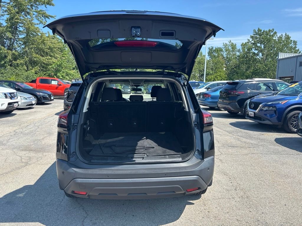 Used 2021 Black Nissan S image 7