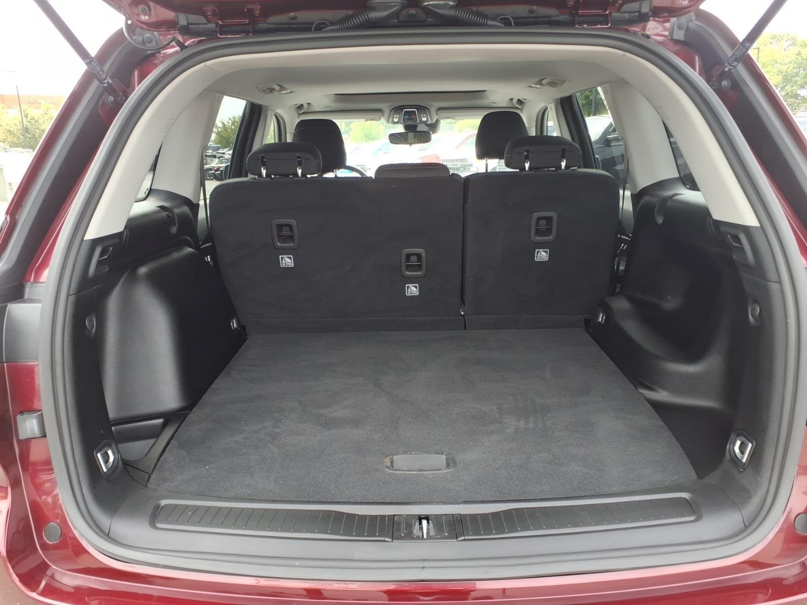 Used 2023 Velvet Red Pearlcoat Jeep Laredo image 31