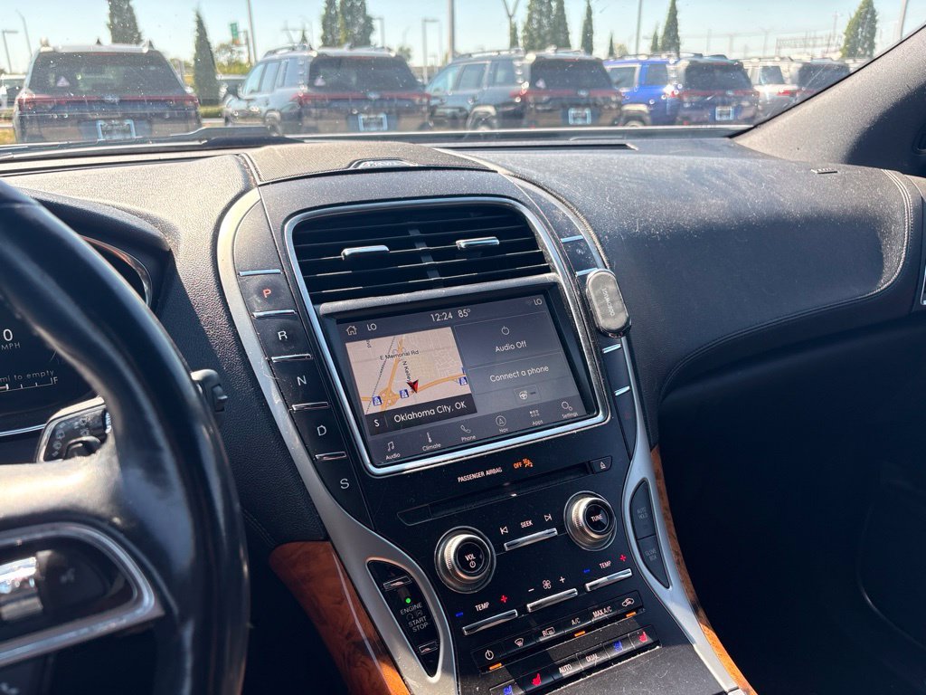Used 2019 White Lincoln Reserve image 3