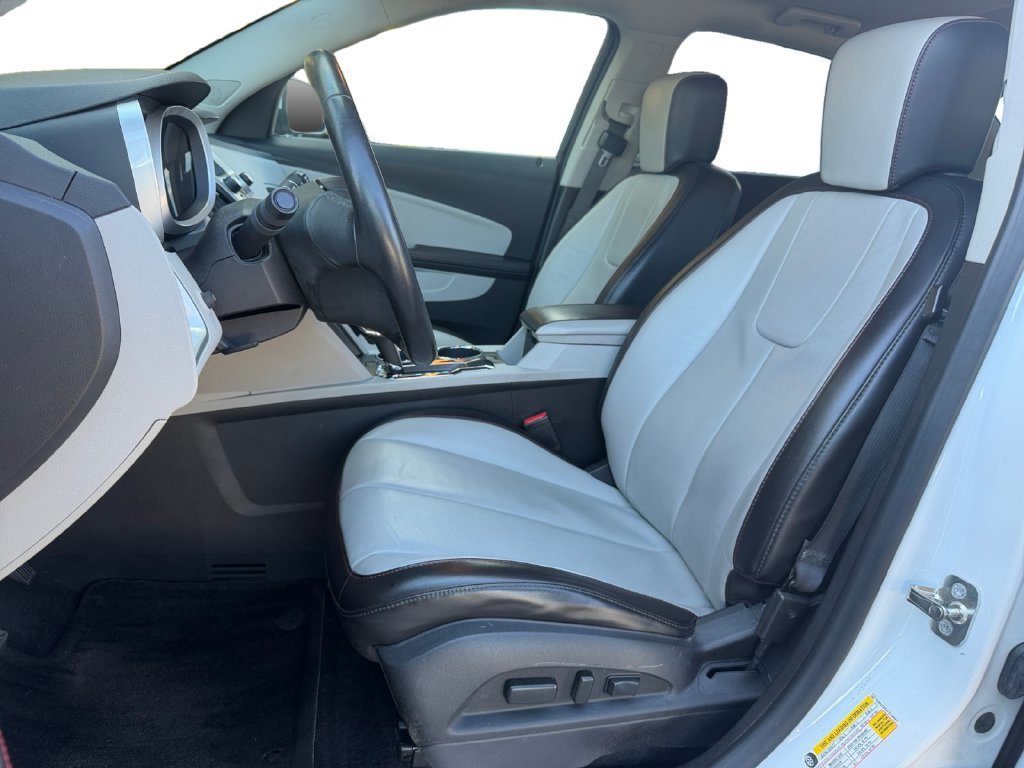 Used 2015 SUMMIT WHITE Chevrolet LT image 25