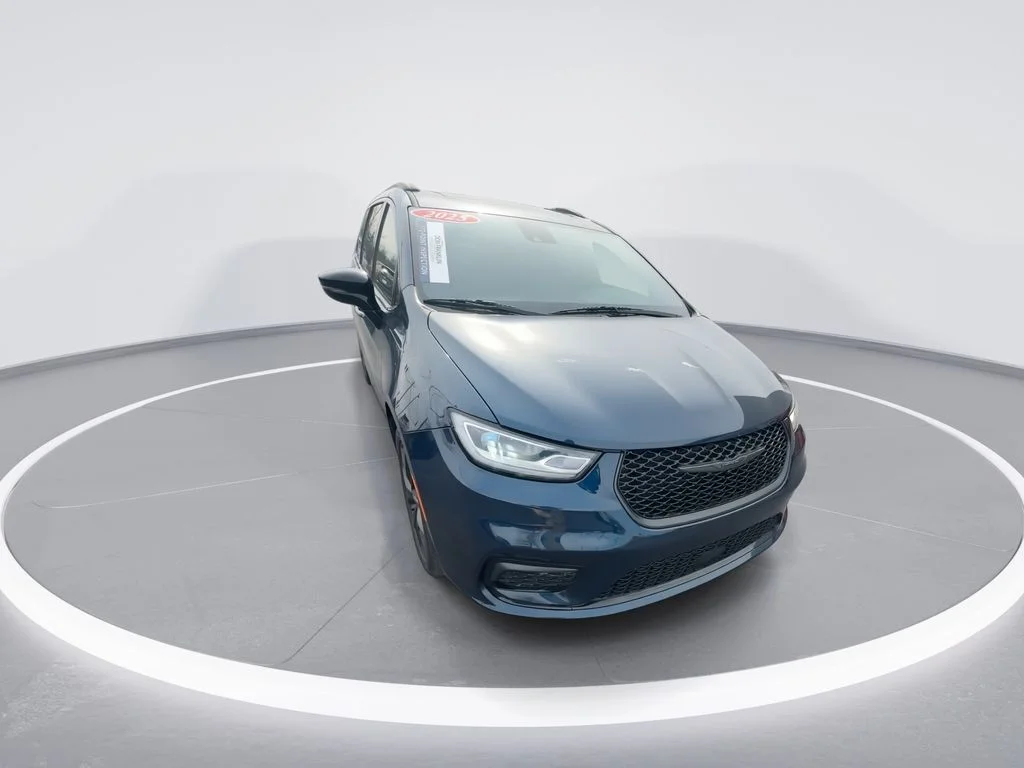 Used 2025 Blue Chrysler Limited image 3