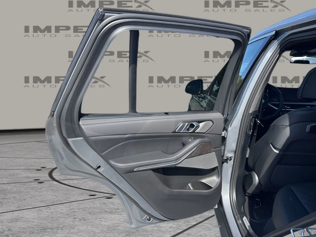 Used 2026 Gray BMW xDrive40i image 29