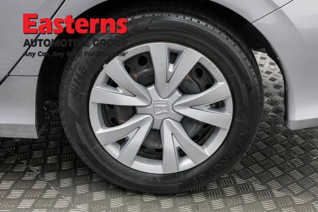 Used 2018 Silver Honda LX image 28
