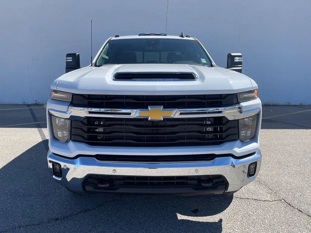 New 2026 Summit White Chevrolet LT DRW image 2