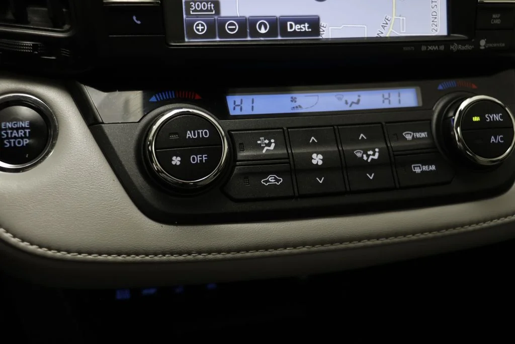 2018 Toyota RAV4 Limited - Photo 11