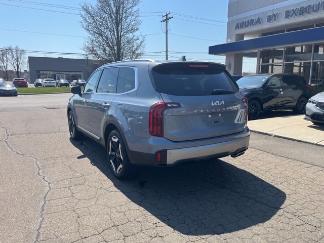 Used 2025 Silver Kia S image 10