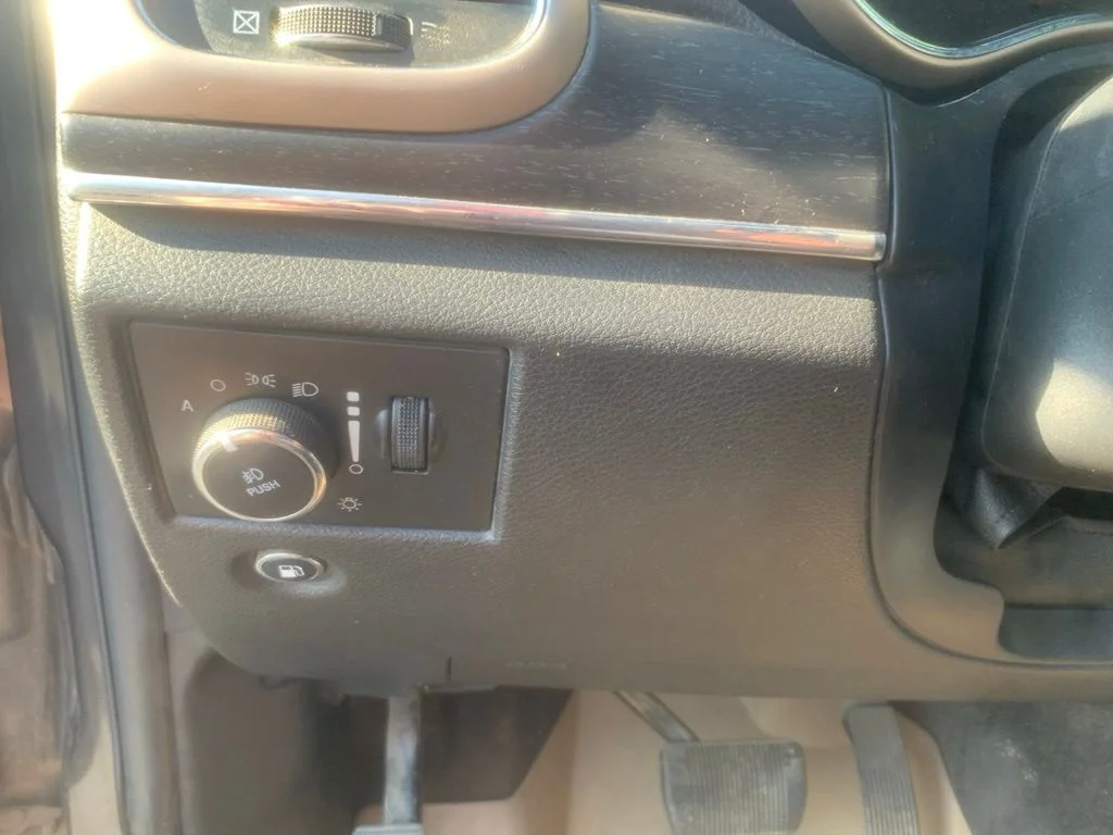 Used 2017 Billet Silver Metallic Clearcoat Jeep Limited image 14