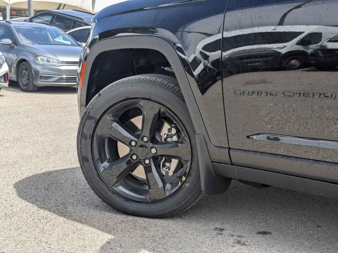 New 2026 Black Jeep Altitude - - 4x4 - 20 Gloss Black Wheels - Remote Start - Capri Leatherette & More! image 9