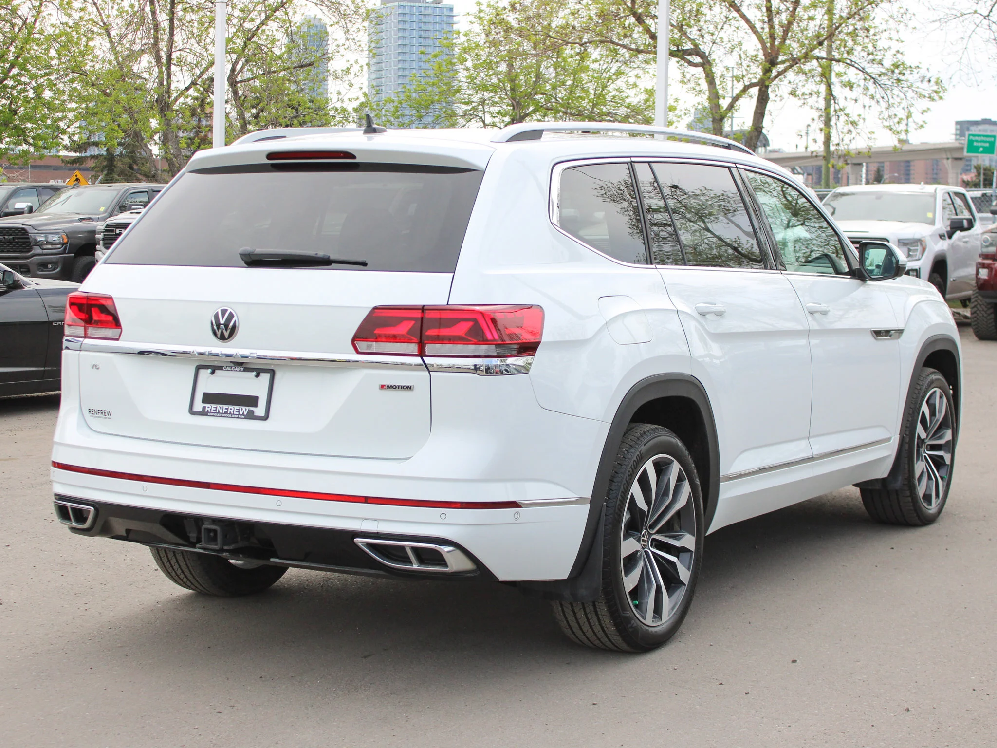 Certified Used 2022 White Volkswagen Execline * R-Line | No Accidents | V6 | Apple CarPlay | Fender Audio | Heated Seats | Sunroof image 15