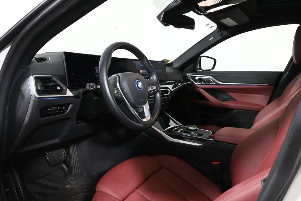 Certified Used 2024 Alpine White BMW xDrive40 image 4