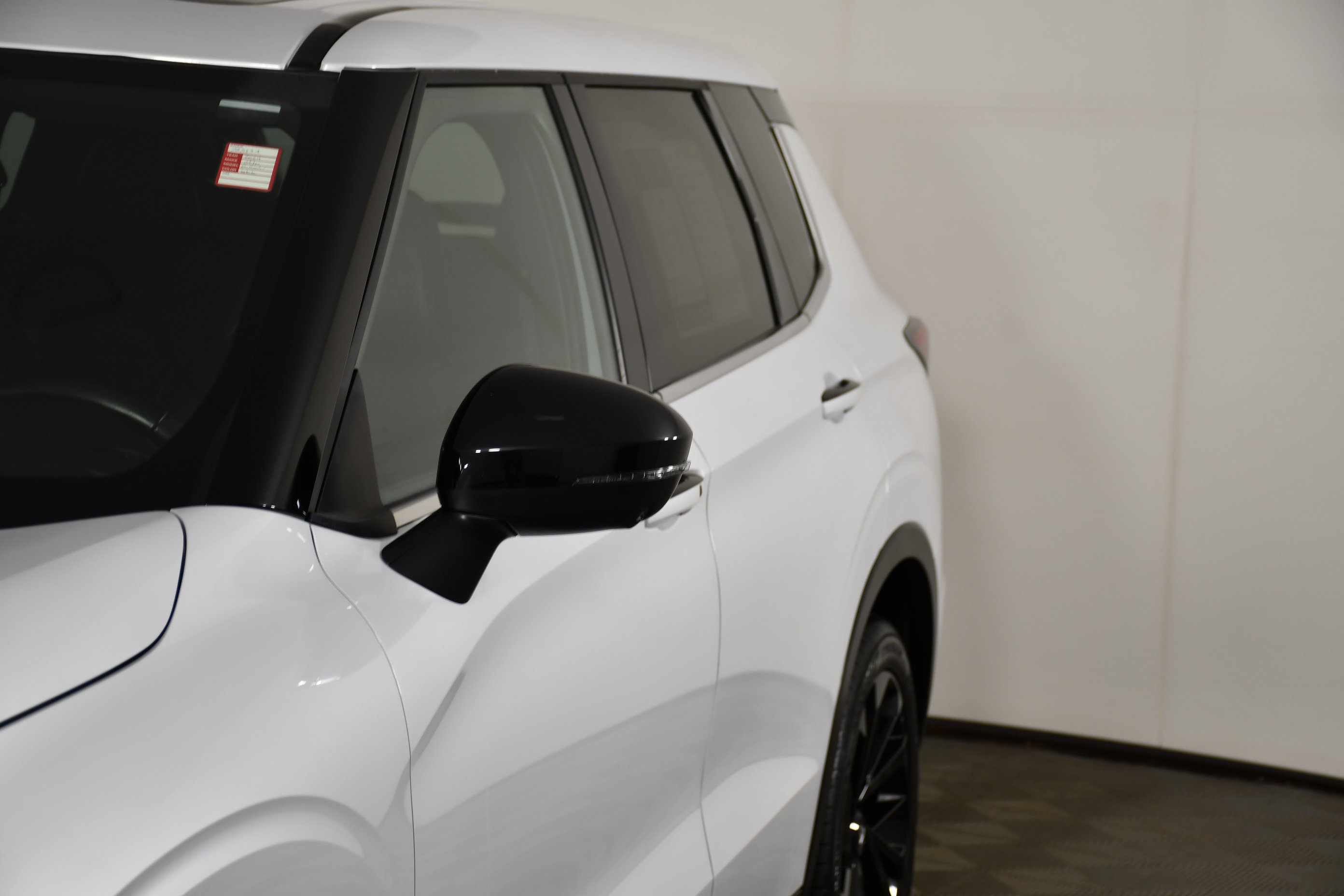 Certified Used 2024 White Diamond Mitsubishi SE Black Edition w/Pano Roof image 13