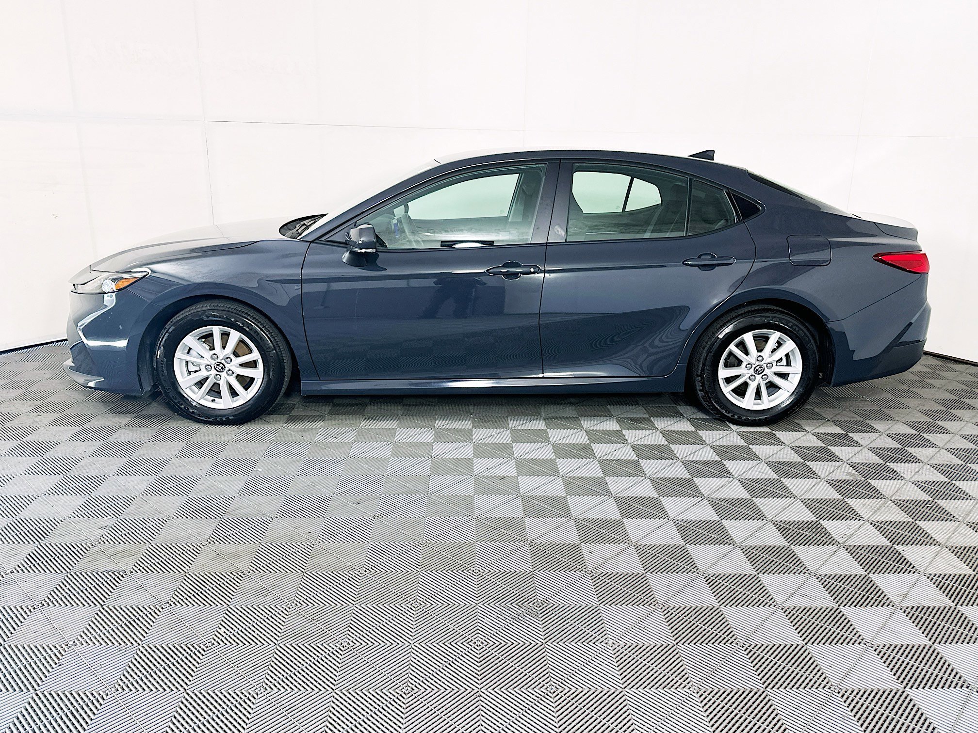 Used 2025 Underground Toyota LE image 6
